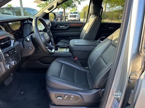 Used 2025 GMC Yukon XL Denali AWD/4WD image 19