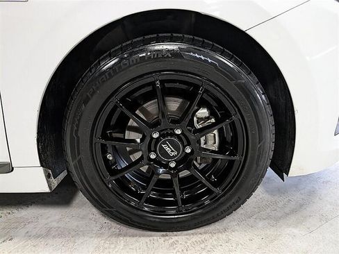 Used 2018 Hyundai Ioniq Limited FWD image 12