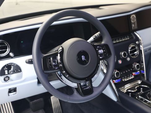 Certified 2025 Rolls-Royce Cullinan AWD/4WD image 32
