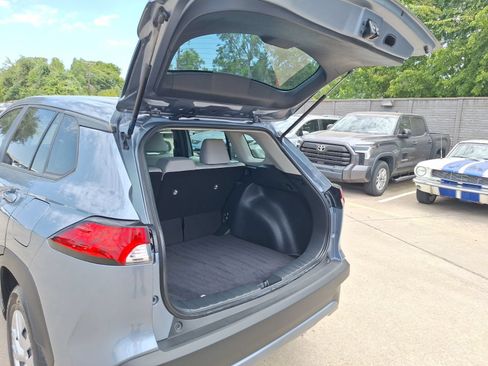 Used 2023 Toyota Corolla Cross L FWD image 34