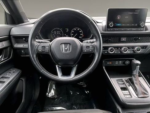 Used 2025 Honda CR-V Sport image 8