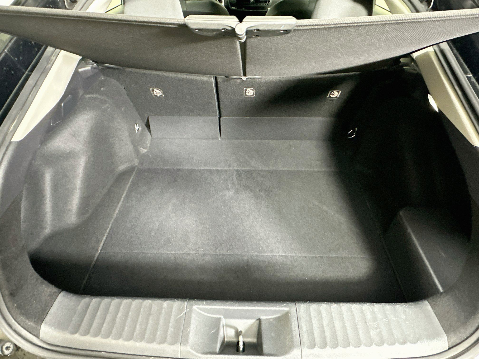 Used 2025 Toyota Prius LE FWD image 28