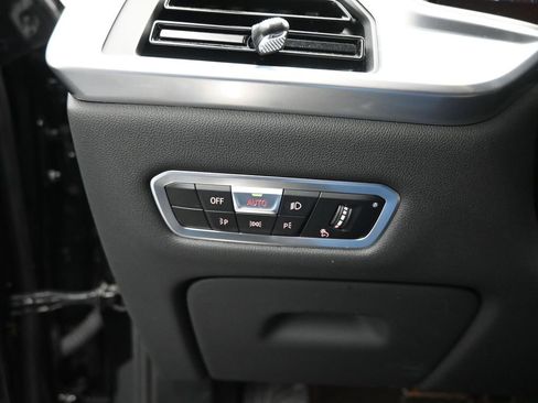 Used 2023 BMW X7 xDrive40i w/ Parking Assistance Package image 13