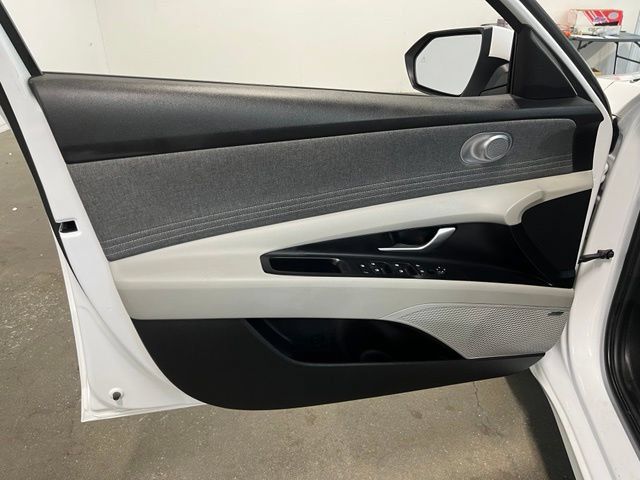 Used 2024 Hyundai Elantra Limited FWD image 26