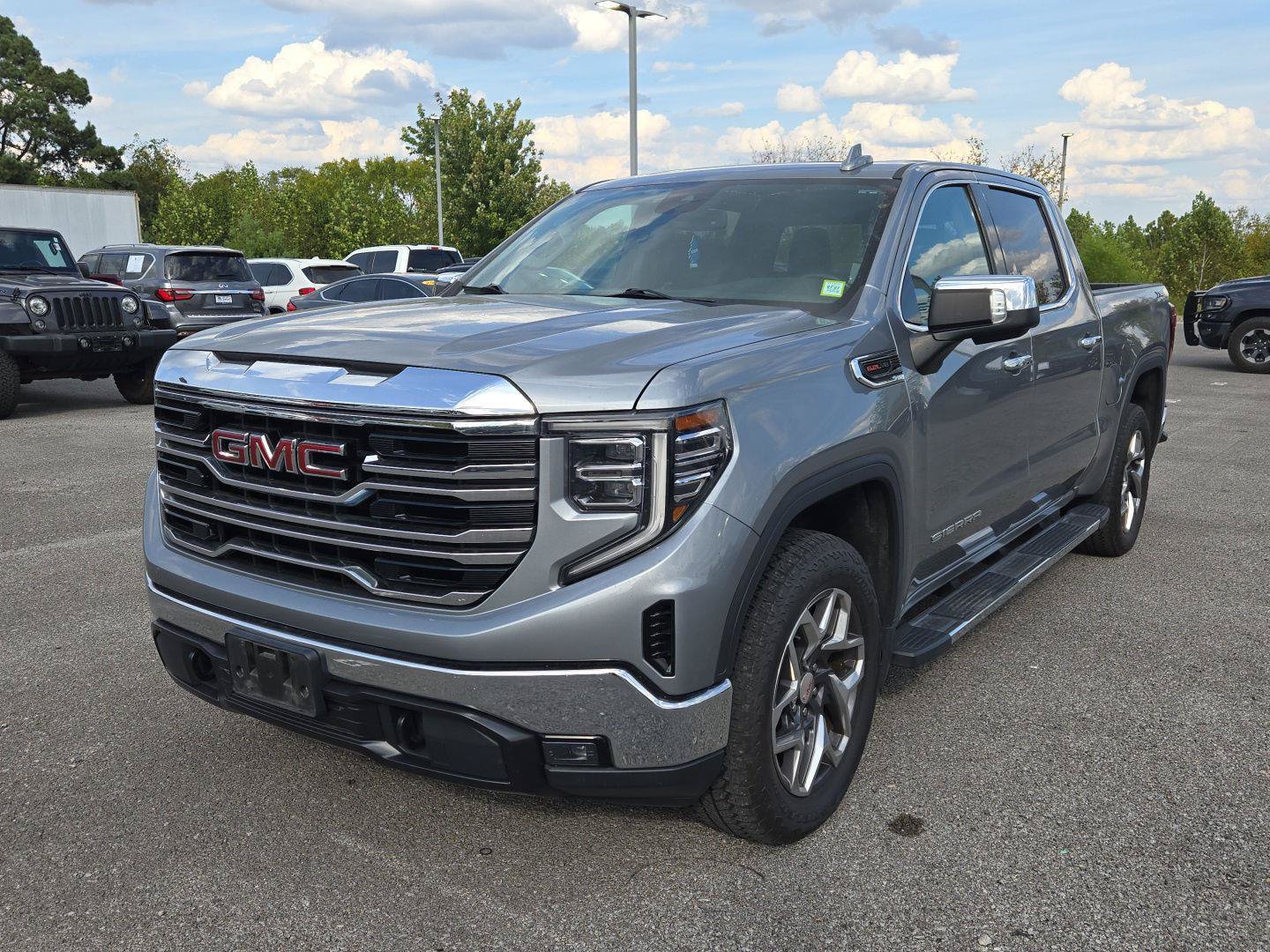 Used 2023 GMC Sierra 1500 SLT w/ SLT Premium Package AWD/4WD image 3