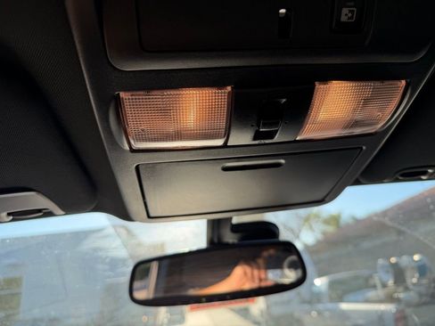 Used 2018 Nissan Titan SV w/ SV Convenience Package image 23