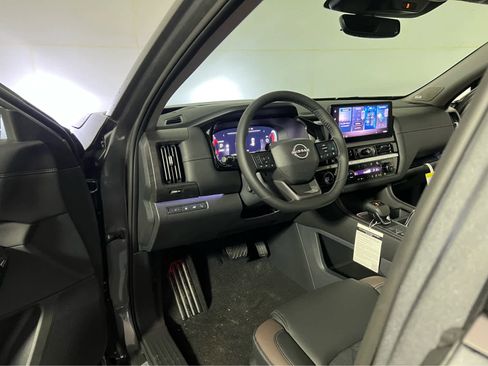 New 2026 Nissan Pathfinder Platinum image 13