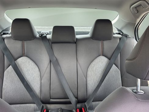 Used 2018 Toyota Camry LE FWD image 16