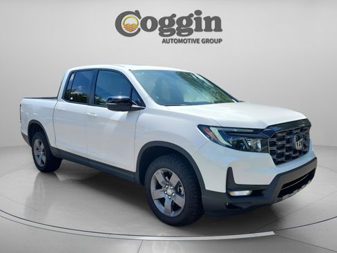 Used 2025 Honda Ridgeline TrailSport image 7