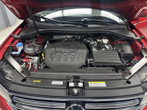 Used 2024 Volkswagen Tiguan SE AWD/4WD image 19