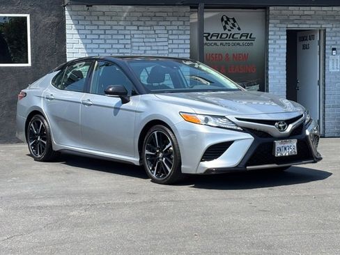 Used 2020 Toyota Camry XSE image 7
