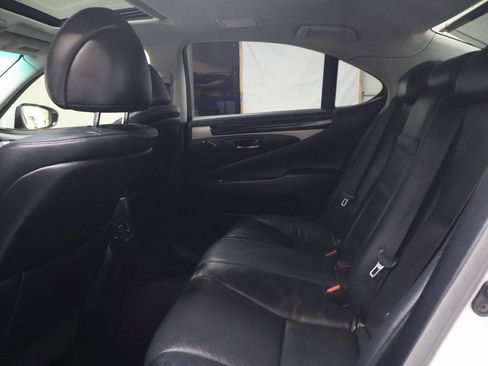 Used 2016 Lexus LS 460 w/ Comfort Package image 15