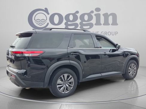 Used 2025 Nissan Pathfinder SV FWD image 5