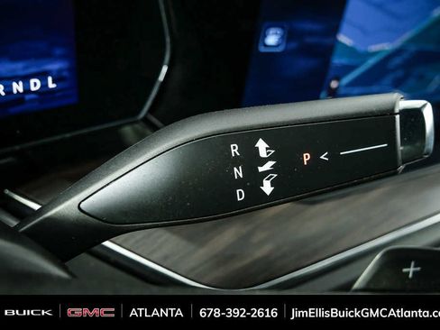 Used 2025 Chevrolet Tahoe LT RWD image 17