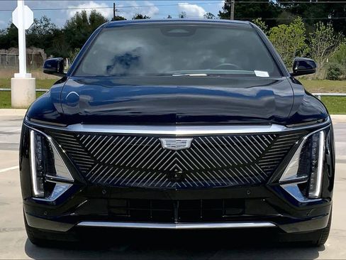 Used 2025 Cadillac Lyriq Luxury image 3