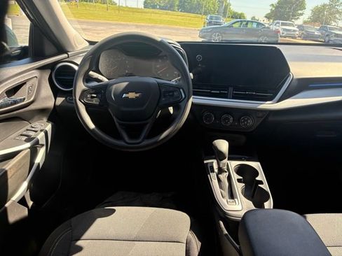 Used 2026 Chevrolet Trax LS w/ LS Convenience Package FWD image 13