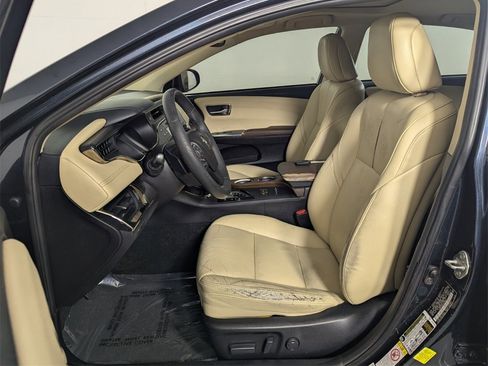 Used 2018 Toyota Avalon XLE Premium image 12