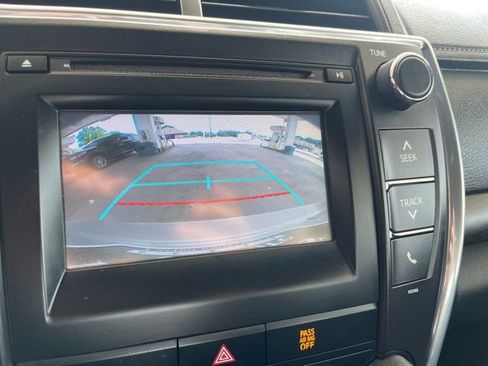 Used 2015 Toyota Camry LE FWD image 10