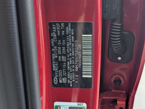 New 2025 Hyundai Elantra Limited image 34