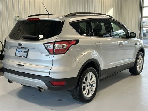 Used 2018 Ford Escape SE image 3
