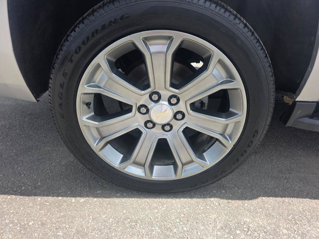 Used 2018 Chevrolet Suburban LT AWD/4WD image 22