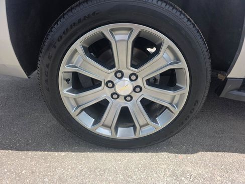 Used 2018 Chevrolet Suburban LT AWD/4WD image 22