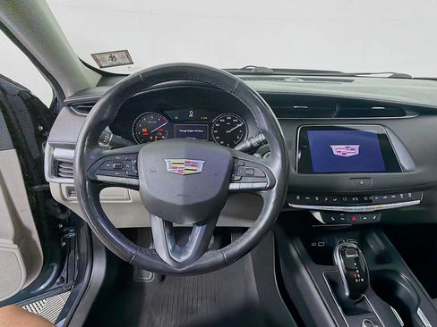 Used 2021 Cadillac XT4 Luxury w/ Cold Weather Package AWD/4WD image 9