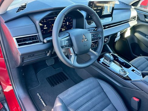 New 2025 Mitsubishi Outlander SE image 6