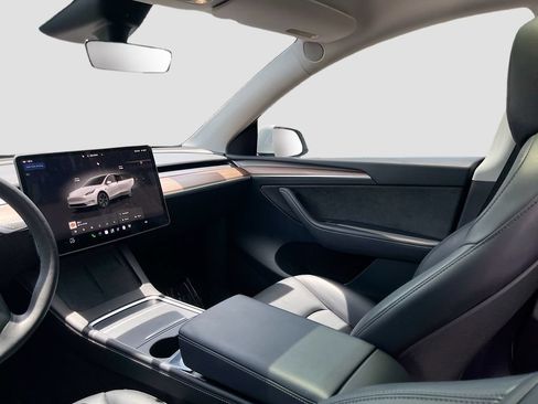 Used 2024 Tesla Model Y Long Range RWD image 22