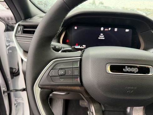 New 2026 Jeep Grand Cherokee Altitude AWD/4WD image 18