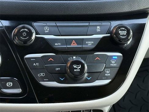 Used 2021 Chrysler Voyager Lxi image 15