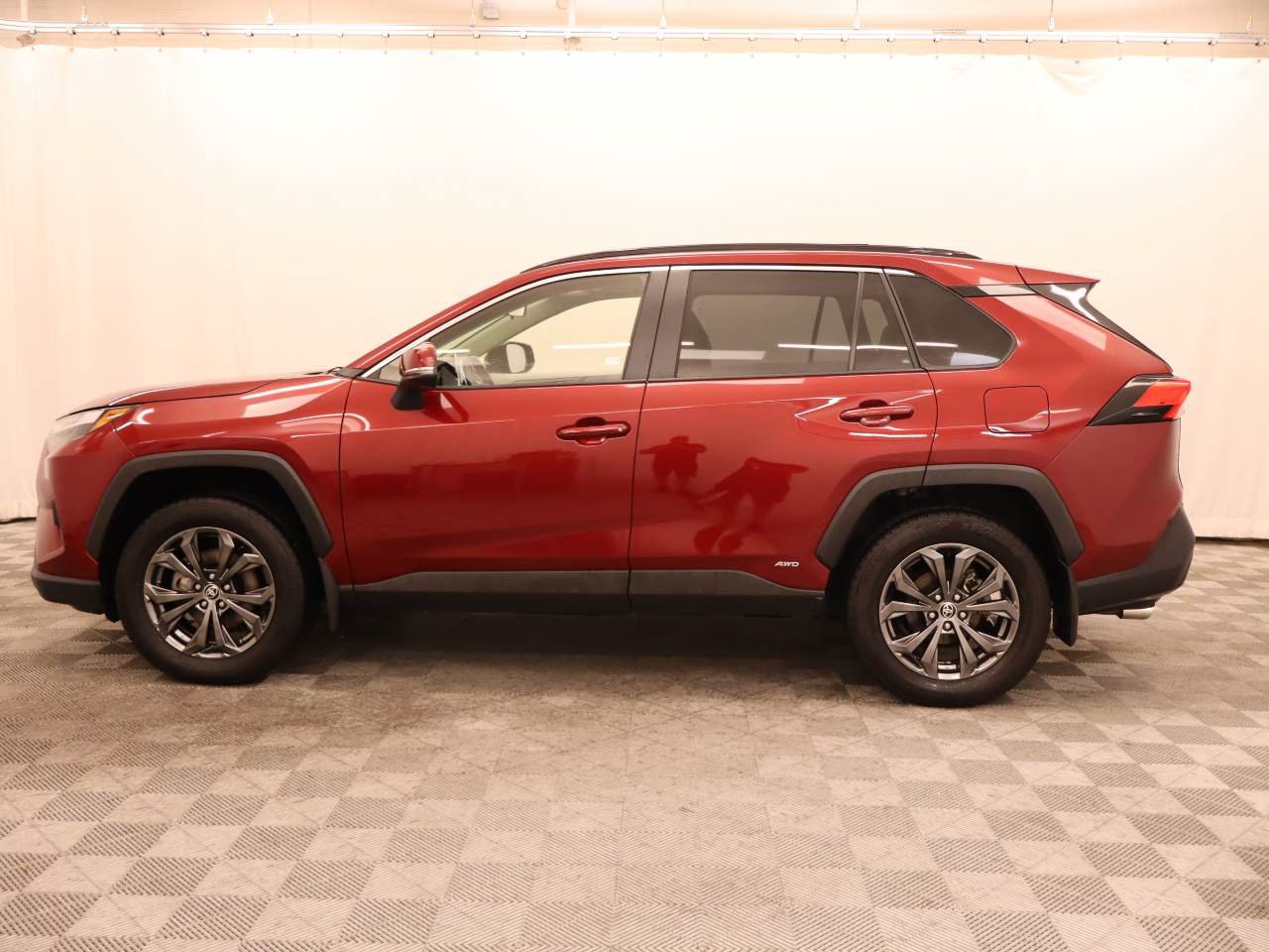 Used 2023 Toyota RAV4 XLE Premium AWD/4WD image 2