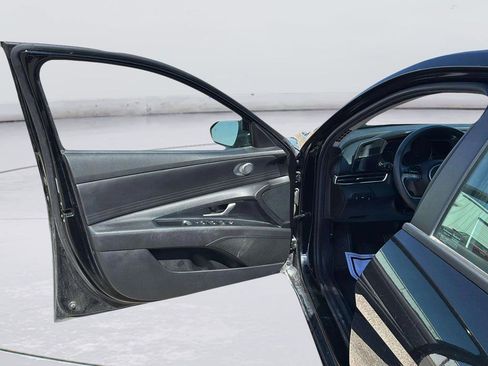 Used 2021 Hyundai Elantra SEL image 10