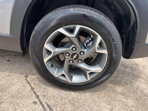 Used 2025 Chevrolet Trax LT FWD image 29
