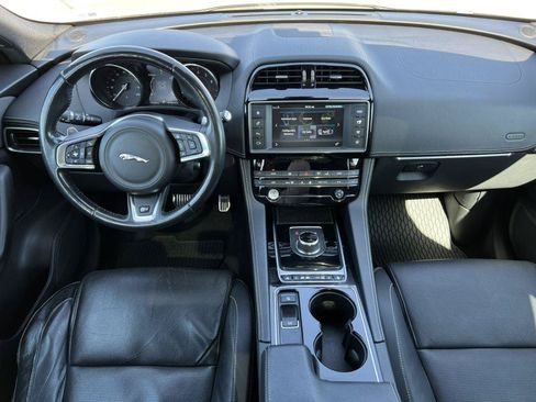 Used 2017 Jaguar F-PACE S AWD/4WD image 12