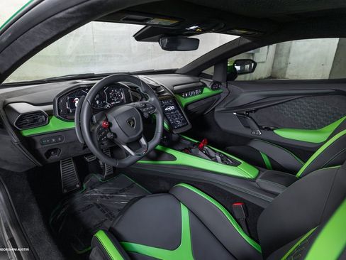 Used 2024 Lamborghini Revuelto image 20