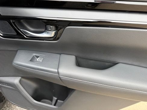 Used 2025 Honda CR-V EX-L image 41