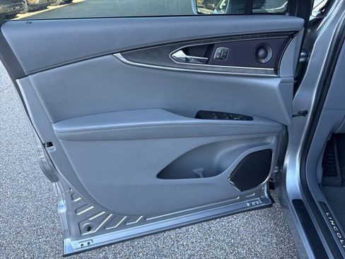 Used 2020 Lincoln Nautilus Reserve image 19