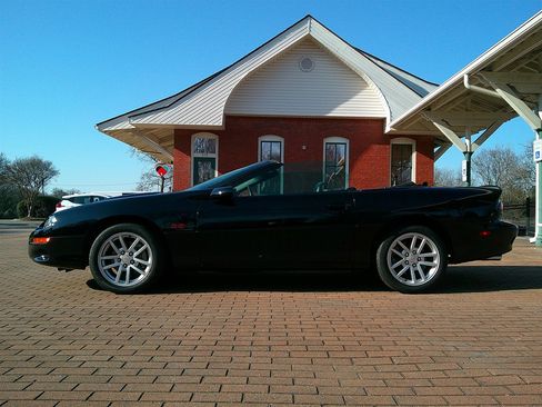 Used 2002 Chevrolet Camaro Z28 w/ SS Performance/Appearance Pkg image 10