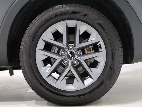 Used 2024 Kia Telluride LX FWD image 11