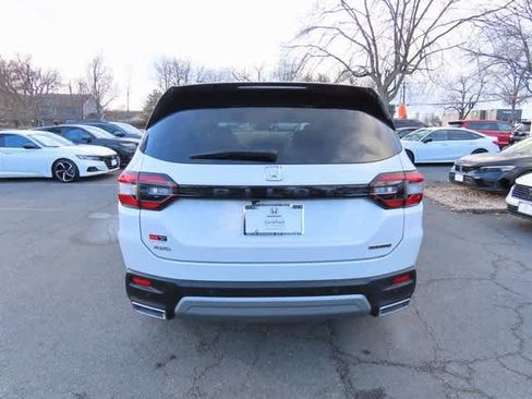 Certified 2023 Honda Pilot Touring image 5