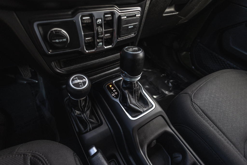 Used 2023 Jeep Wrangler Unlimited Sahara AWD/4WD image 17