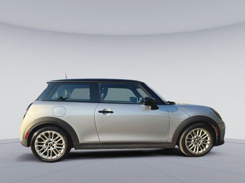 Used 2025 MINI Cooper 2-Door Hardtop image 34