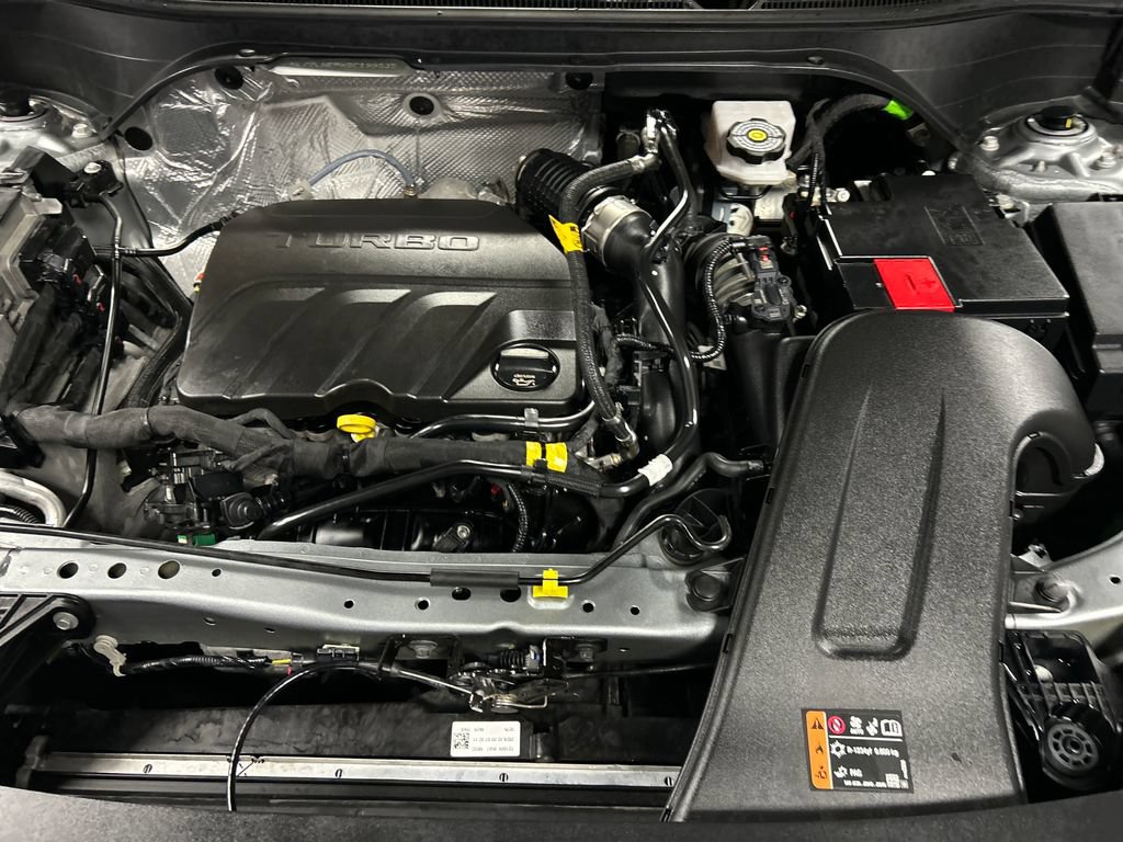 Used 2025 Chevrolet Trax LT FWD image 25