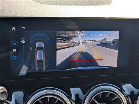 Used 2025 Mercedes-Benz GLA 250 image 12