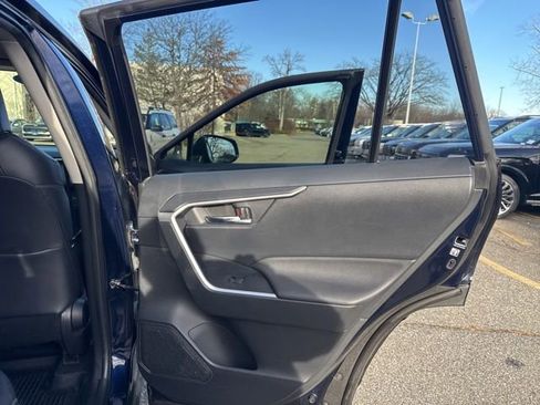 Used 2020 Toyota RAV4 XLE Premium image 34