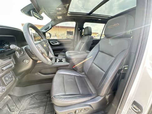 Used 2024 Chevrolet Suburban High Country image 20