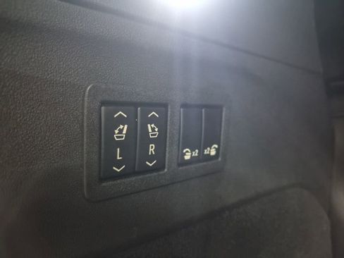 Certified 2025 Cadillac Escalade IQ Luxury 1 w/ Smart Trailering package image 21