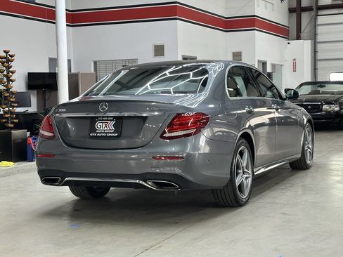 Used 2018 Mercedes-Benz E 300 4MATIC image 2