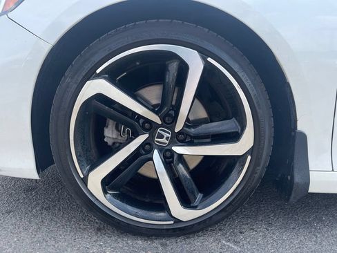 Used 2018 Honda Accord Sport image 10